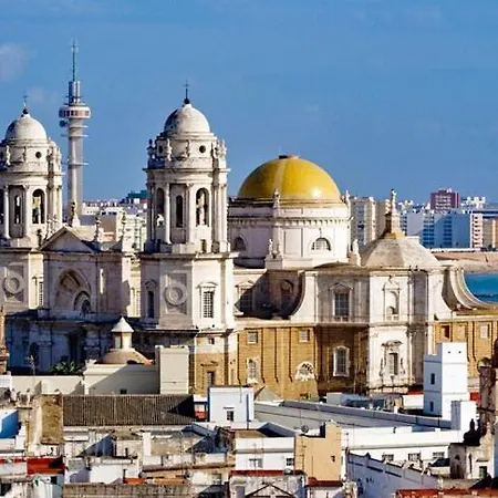 Privada Con Bano. 加的斯