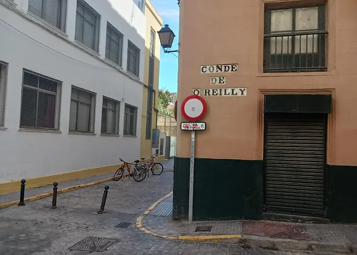 Privada Con Bano. בית אירוח קדיז